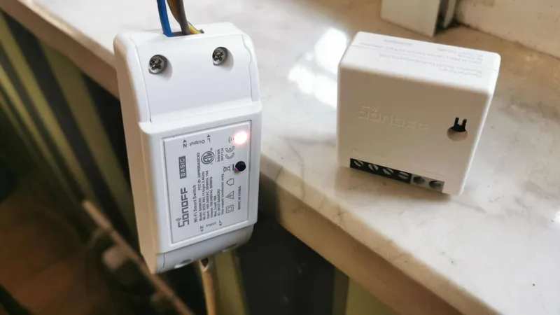 Sonoff Basic R2 and Mini R2 smart switches that power console TVs on and off